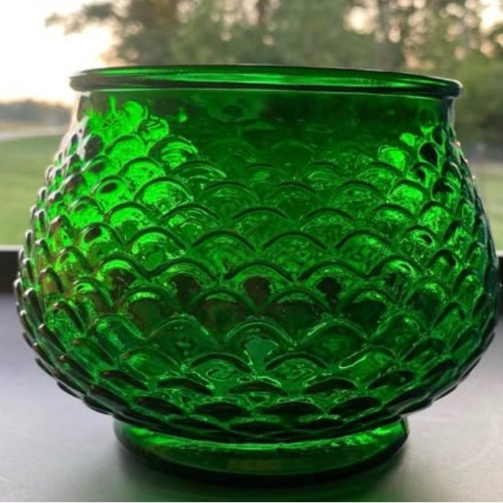 Vintage E.O. Brody Company Emerald Green Fish Scale Glass Bowl